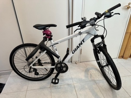 中古自転車　キャリア　空気入れ付き