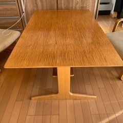 無印のリビングでもダイニングでも　テーブルの画像