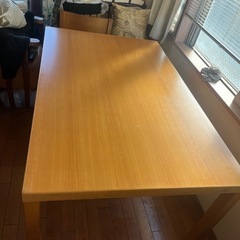 ダイニングテーブルの画像