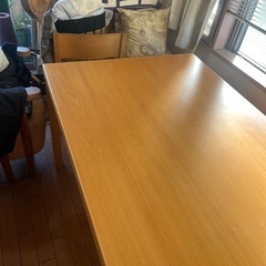 ダイニングテーブルの画像
