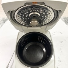 【美品】定価約3万円　IH炊飯器⭐︎炭炊釜 NJ-VE103-W の画像