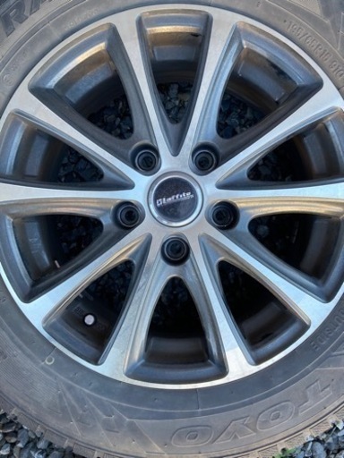 スタッドレスタイヤ4本セット　C２７セレナ