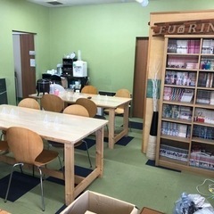 福祉施設のイベントで歌やマジックなどの特技を披露してくれるボラン...