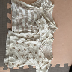 短肌着とロンパースのセットの画像