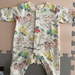 短肌着とロンパースのセットの画像