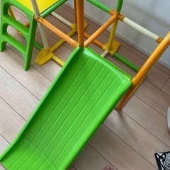 子供用ジャングルジムの画像