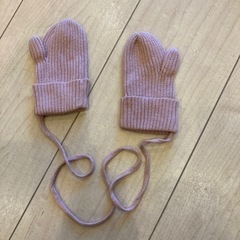 紐がついた手袋　3-4才くらいの画像