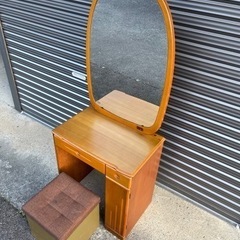 終了:小ぶりなドレッサーの画像