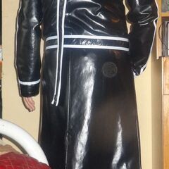 値下げ【キリト/桐ヶ谷和人 コスプレ衣装 】エナメルの細身のロングコート、テカテカの画像