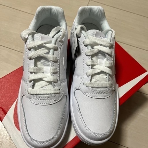 新品未使用 NIKE スニーカー 23cm