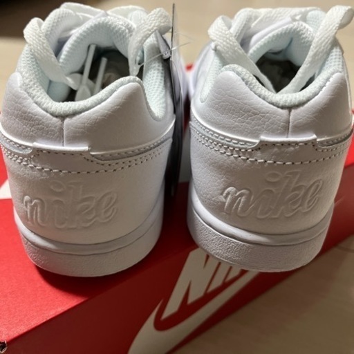 新品未使用 NIKE スニーカー 23cm