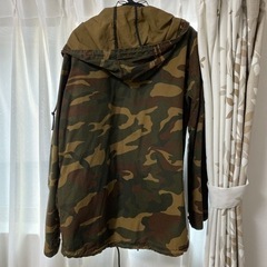 迷彩柄ジャケットパーカーの画像