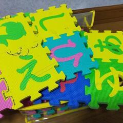 小物入れ、ひらがなマット、小物入れ幼児用椅子の画像