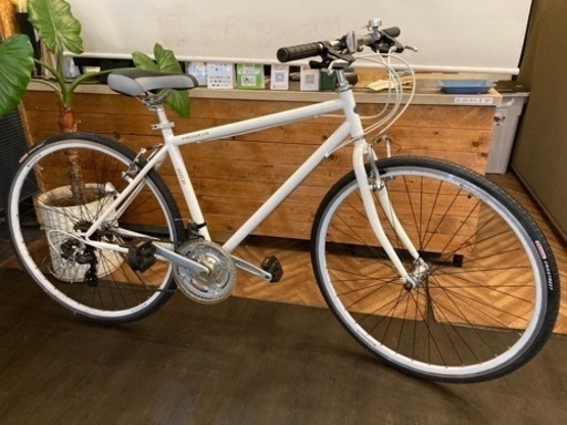 【前後タイヤ・前輪チューブ新品！】3×7速　700×28cクロスバイク　ホワイト