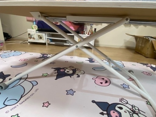 ガス圧昇降式テーブル