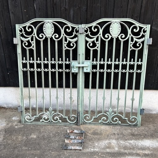 門扉　両開き　鋳物　アイアンフェンス