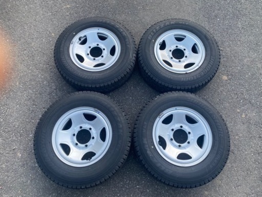 ハイエース　200系　スタッドレス　ホイール付き　4本
