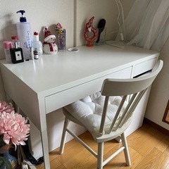 机、椅子セットの画像