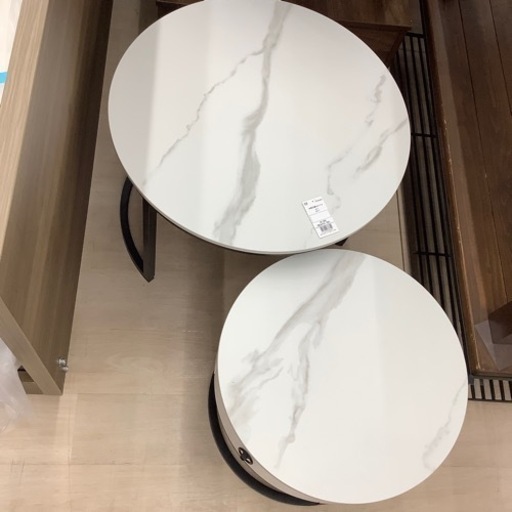 ホワイトの大理石調ネストテーブル2点セットをご紹介致します！！！