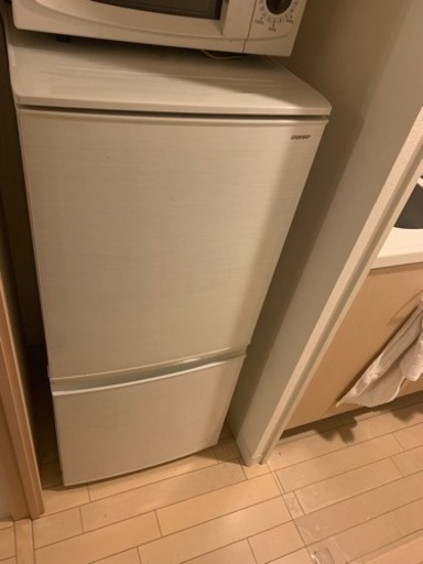 SHARP 冷蔵庫　どっちもドア　137L