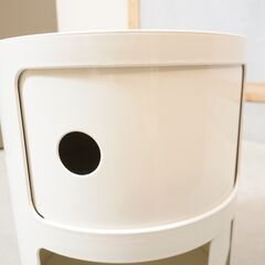 イタリアのメーカーKartell(カルテル)社の人気商品COMPONIBILI(コンポニビリ)L1 2段キャビネット。シンプルなデザインのラウンドエレメントはリビングやキッチン・オフィスなどに♪DK408の画像