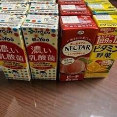 取引中 伊藤園濃い乳酸菌、ビタミン野菜、不二家ネクター合計20本