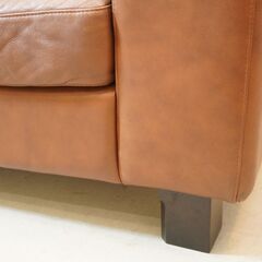 IDEE(イデー)で取り扱われているSERIEUX(セリュー)本革 2人掛けソファー。使い込む程に味わい深くなるレザー2.5シーターソファ。スクエアなフォルムをゆったりとした座り心地が魅力です♪DK413の画像