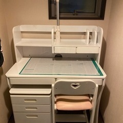 ニトリ購入白学習机使用品です