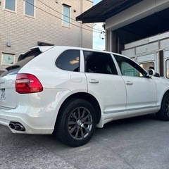 ポルシェ用に購入したタイヤ売ります。