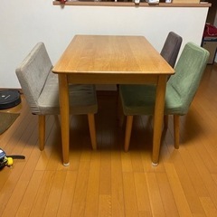 ダイニングテーブル