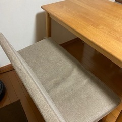 ダイニングテーブルの画像