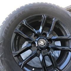 現行プラド使用のスタッドレス4本セットの画像