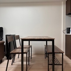 LOWYAのダイニングテーブルの画像