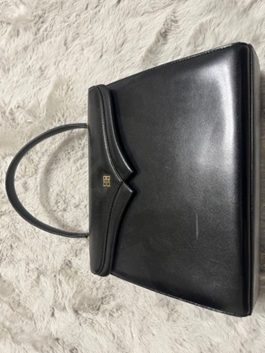 【購入者決まりました】GIVENCYバッグ