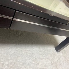 テーブル（サイド4つの引き出し？あり）の画像