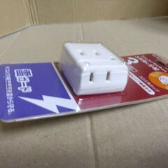 美品　未使用品　エレコム　トリプルタップ(雷ガード付き) T-KTR01WH　雷ガード3個口コンセント　3口三角タップ　の画像