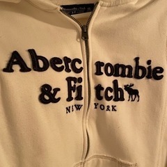 【Abercrombie&Fitch /アバクロ】ジップアップパーカー　ホワイト・ネイビー　の画像
