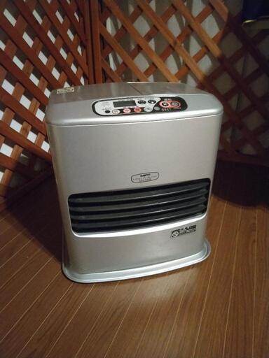 石油ファンヒーターsanyo製。値下げしましたW