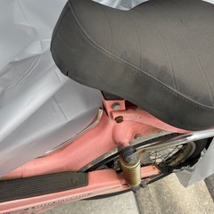 ハンドルロック鍵なし。雨ざらしのトモス&カゴ&タイヤゴム&ハンドル&オイル&スイッチの画像