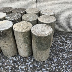 差し上げます！円柱コンクリートブロックの画像