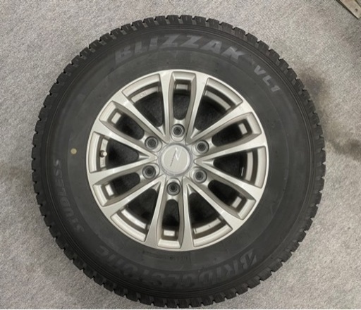 スタッドレス　アルミホイール付　ブリヂストン　ハイエース