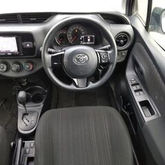 【車検2年付！ 月々15,000円～】★平成30年 トヨタ ヴィッツ 1.3F 人気のホワイト★770_0121の画像