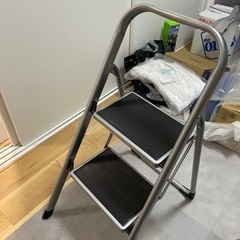 ステンレス性脚立の画像