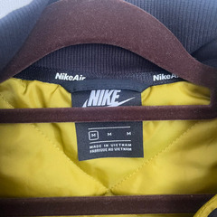 NIKE ベストの画像