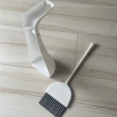 掃除用具/ホウキ・チリトリ（高さ:50cm）