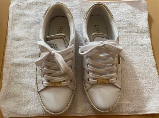 GUESS スニーカー