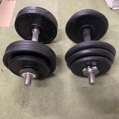 筋トレ器具とダンベルセットの画像