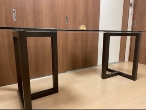ガラステーブル（幅180cm x 奥行90cm x 高さ75cm ）