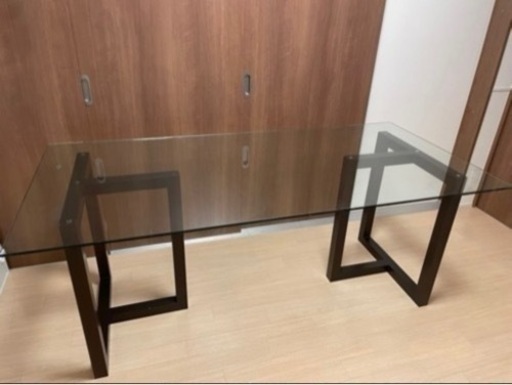 ガラステーブル（幅180cm x 奥行90cm x 高さ75cm ）