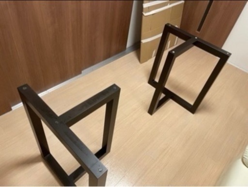 ガラステーブル（幅180cm x 奥行90cm x 高さ75cm ）